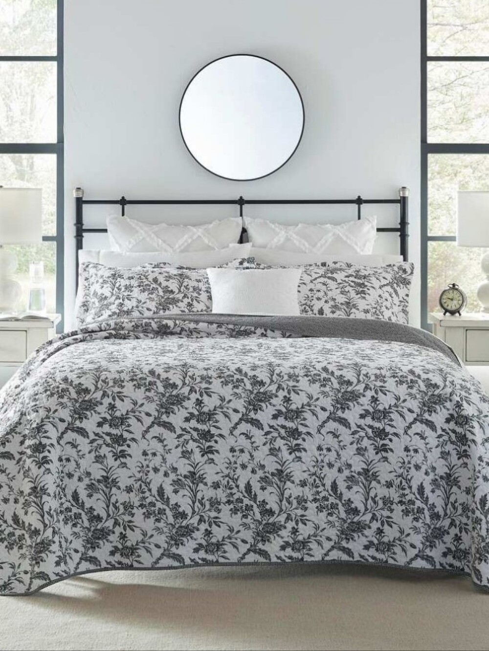Laura Ashley Queen Quilt 90x90 Black White Floral Toile Cotton Reversible Beddin